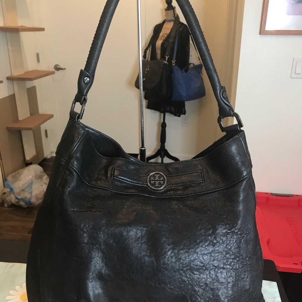 🎉Last Mark down Beautiful Tory Burch very soft Black Leather Dena, gently used!